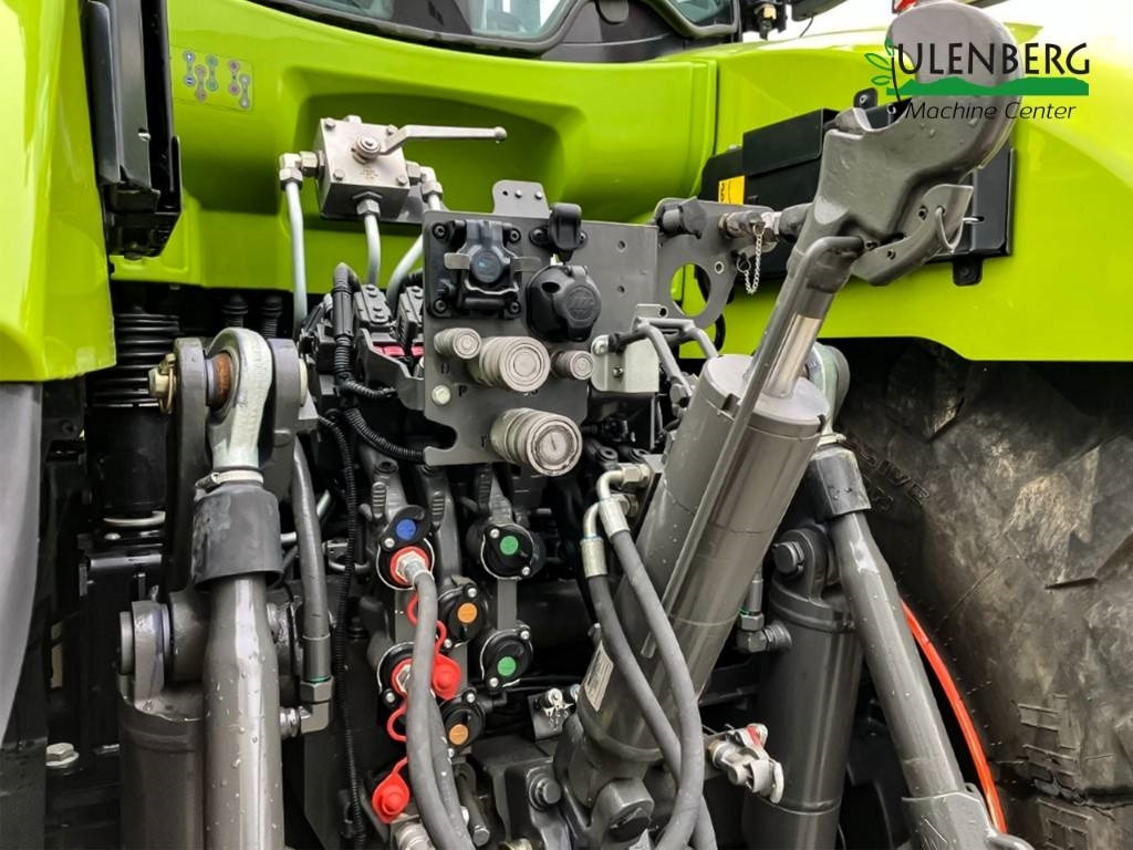 Farm tractor Claas Axion 960