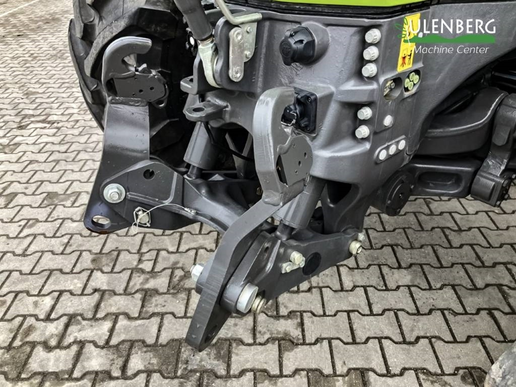 Farm tractor Claas Axion 960