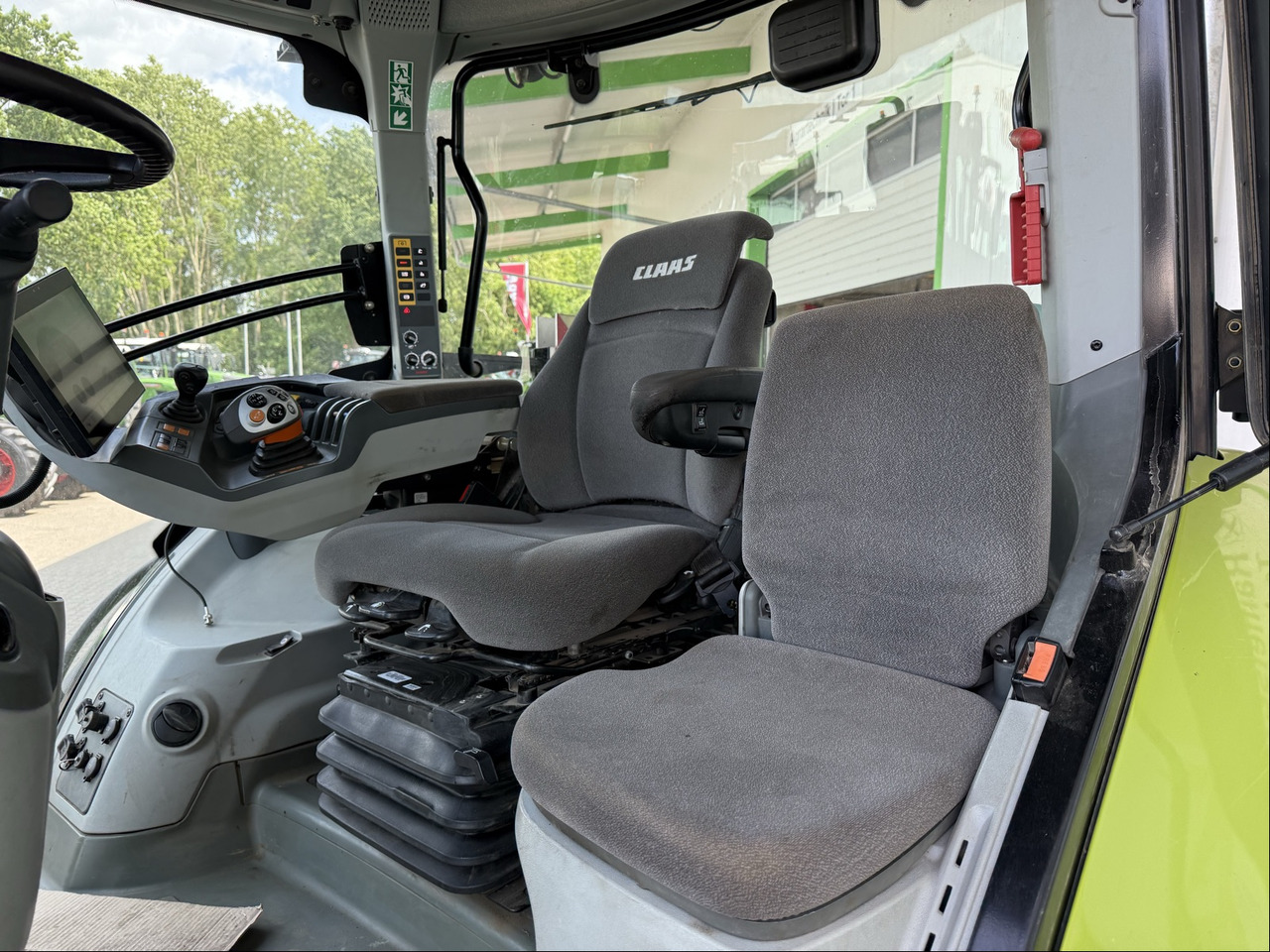 Farm tractor Claas Axion 960