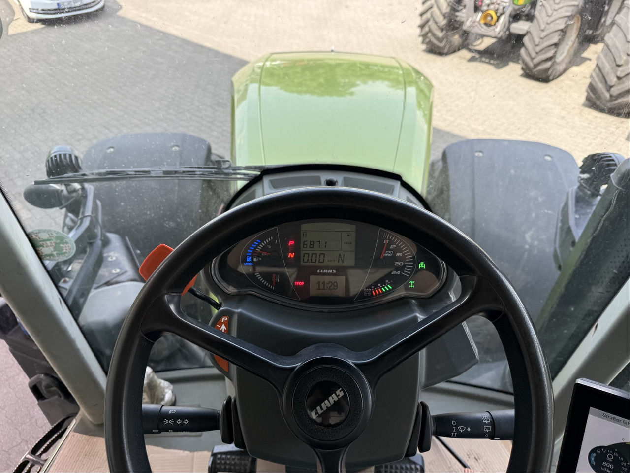 Farm tractor Claas Axion 960