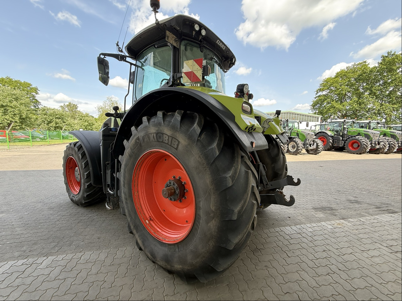 Farm tractor Claas Axion 960