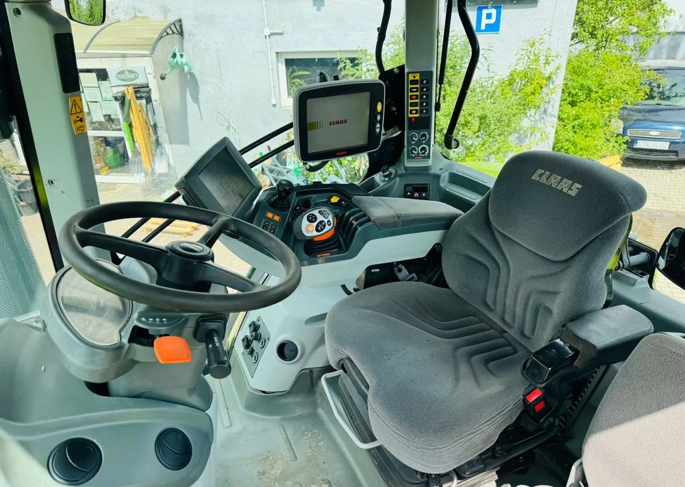 Farm tractor Claas Axion 960