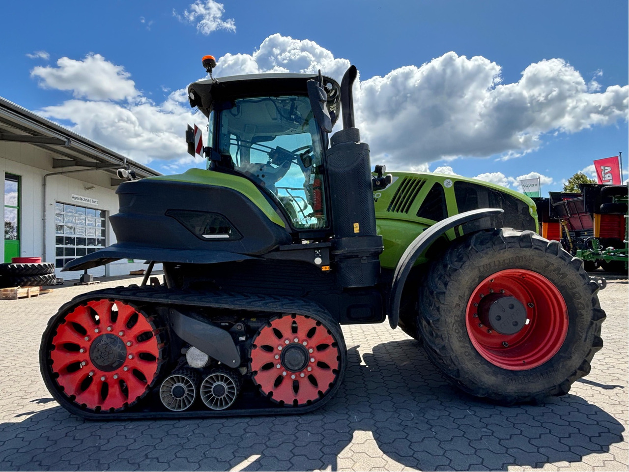 Farm tractor Claas Axion 960 TerraTrac