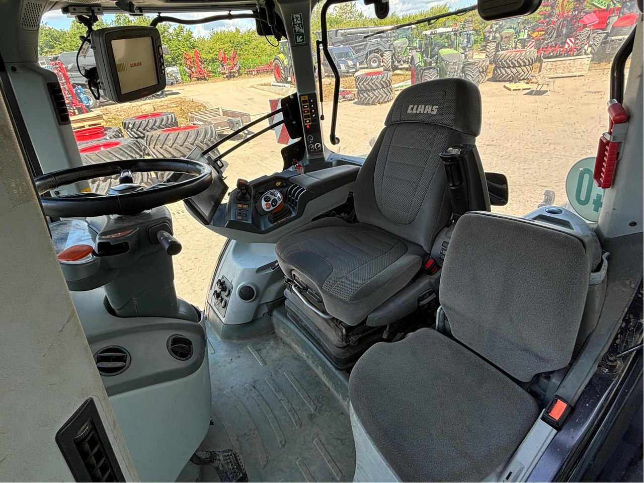 Farm tractor Claas Axion 960 TerraTrac