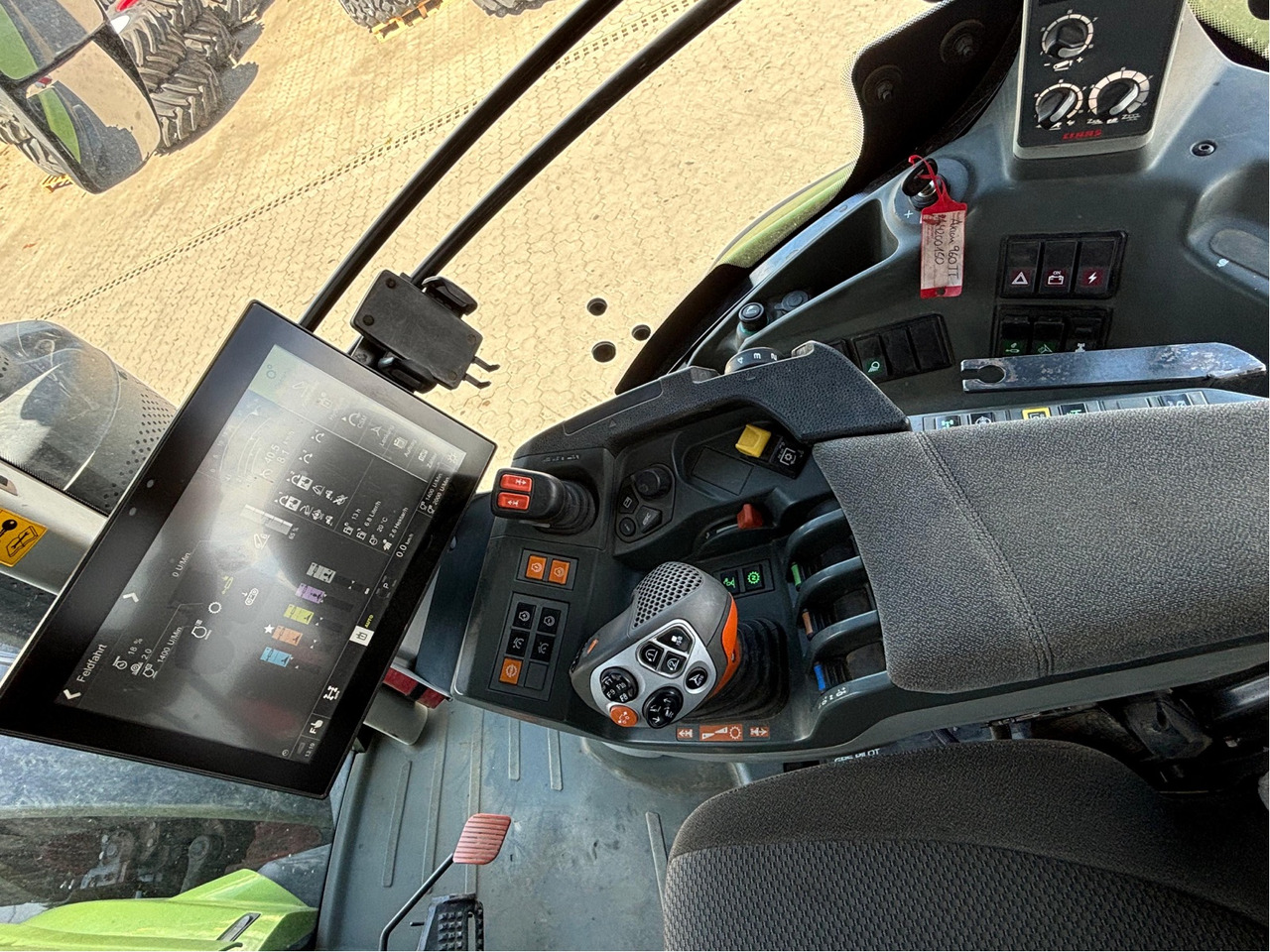 Farm tractor Claas Axion 960 TerraTrac