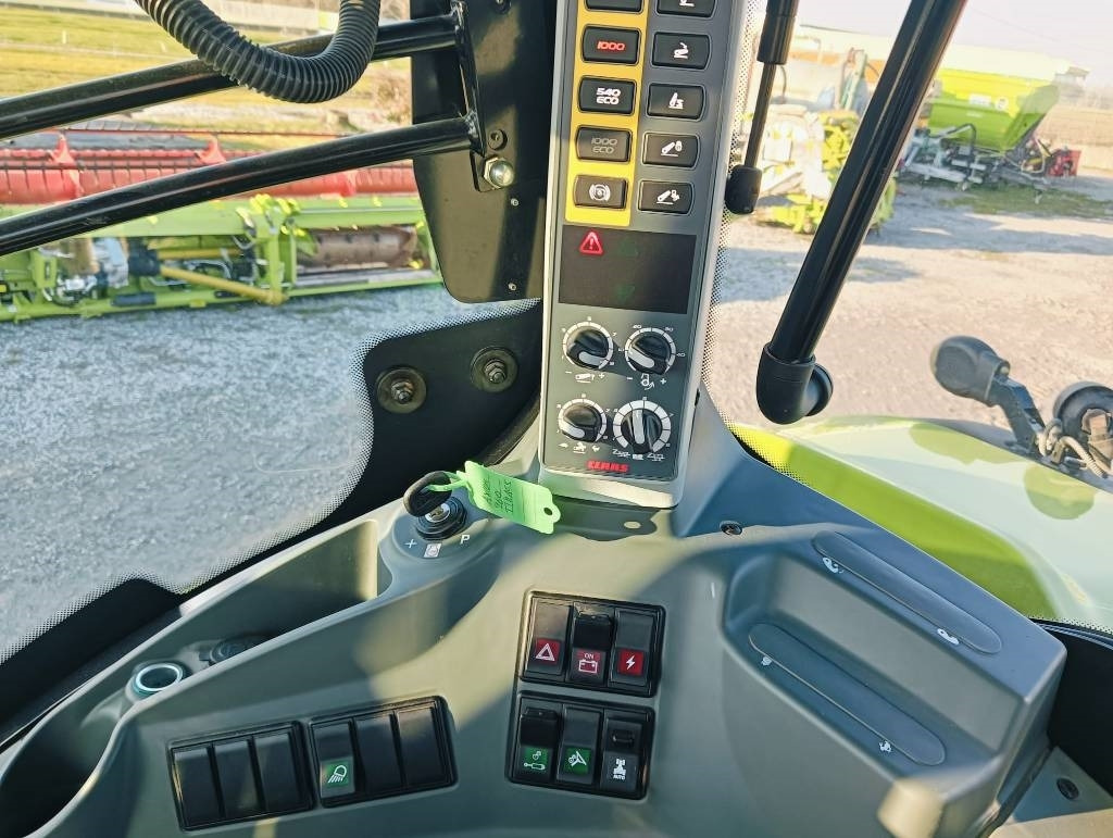Farm tractor Claas Axion 960 Terra Trac