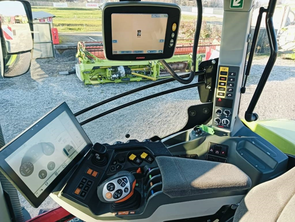 Farm tractor Claas Axion 960 Terra Trac
