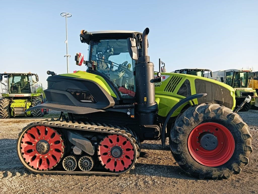 Farm tractor Claas Axion 960 Terra Trac