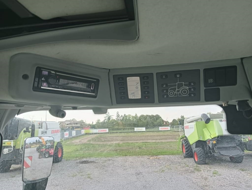 Farm tractor Claas Axion 960 cmatic
