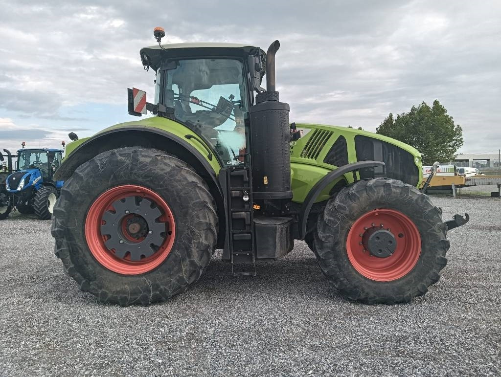 Farm tractor Claas Axion 960 cmatic