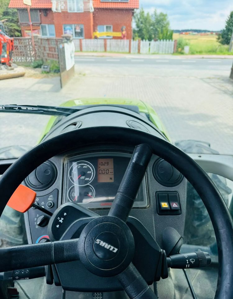 Farm tractor Claas Axos 330