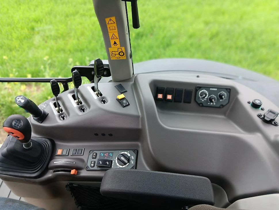 Farm tractor Claas CLAAS AXOS 240 Traktor Schlepper Frontlader - Konsolen Klima