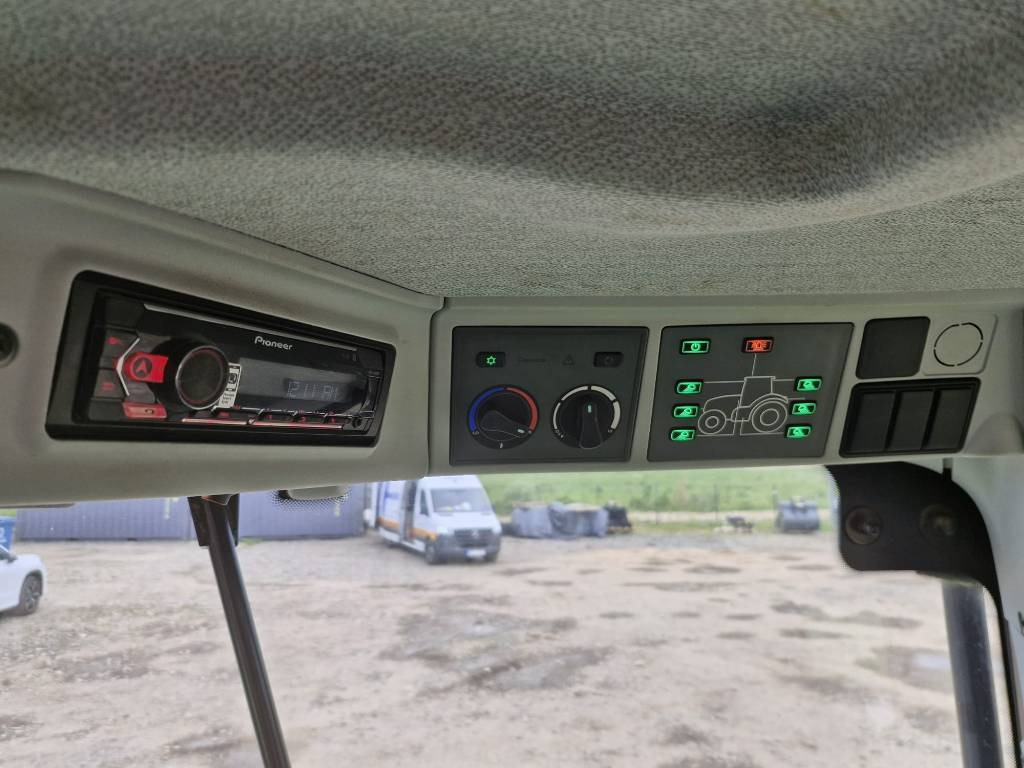 Farm tractor Claas Claas Arion 530