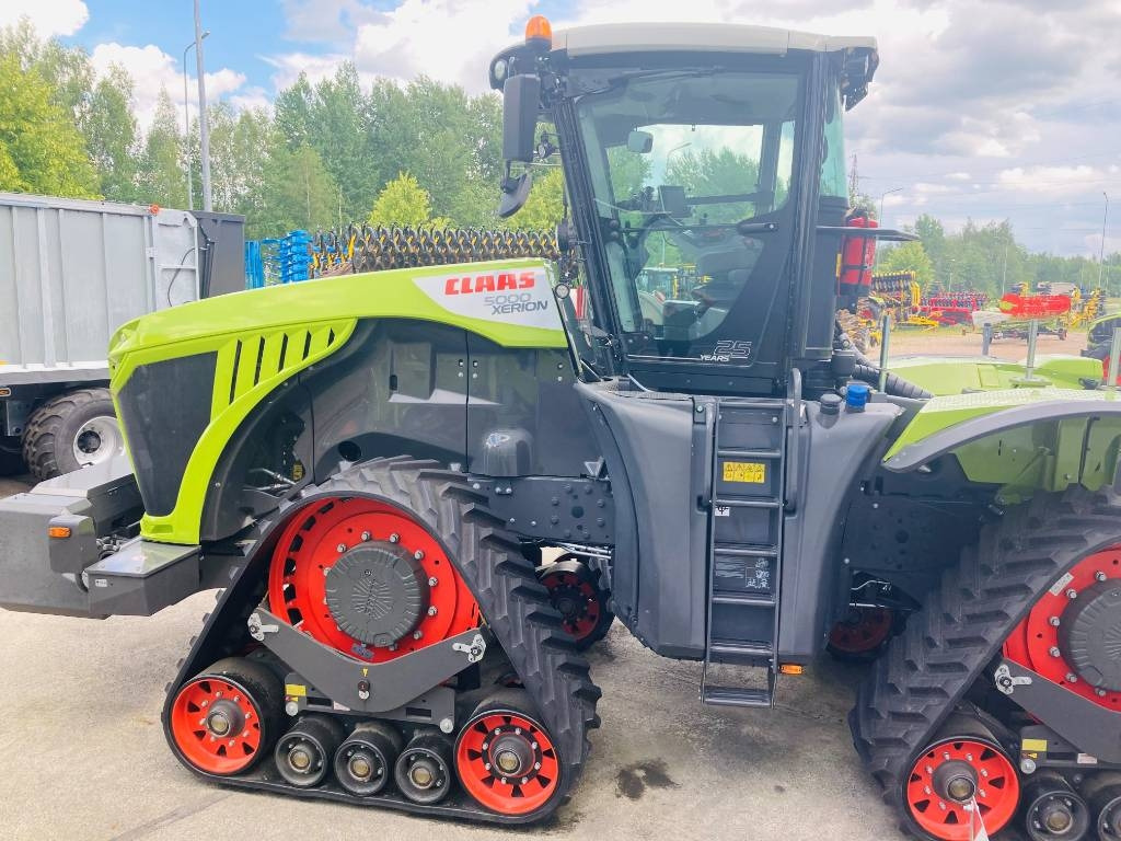 Farm tractor Claas XERION 5000 TRAC TS