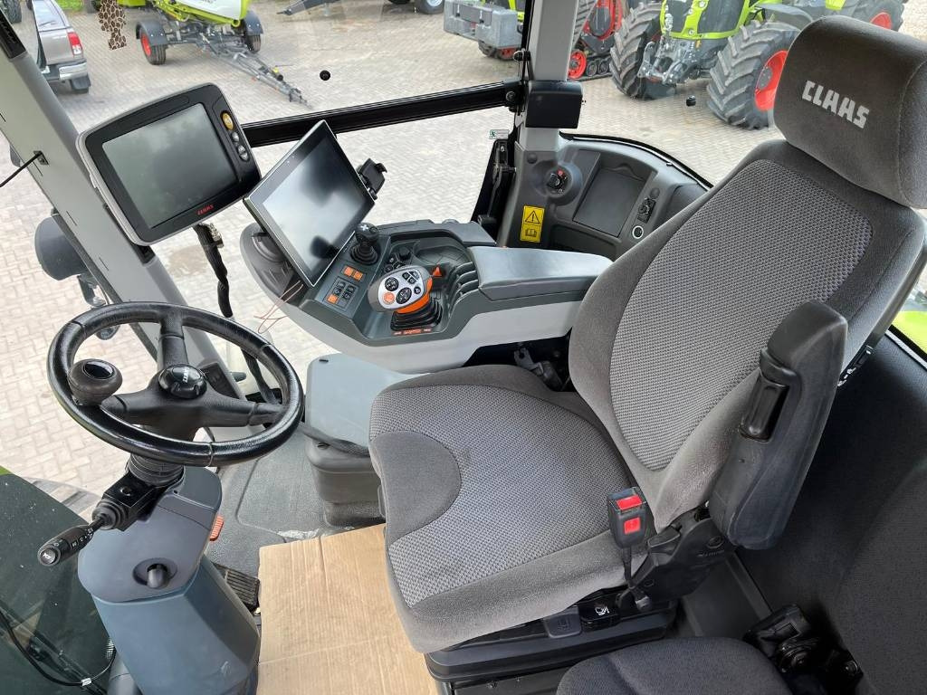 Farm tractor Claas XERION 5000 TRAC TS