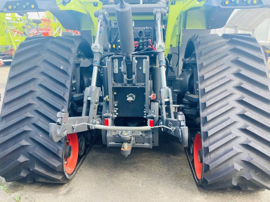 Farm tractor Claas XERION 5000 TRAC TS