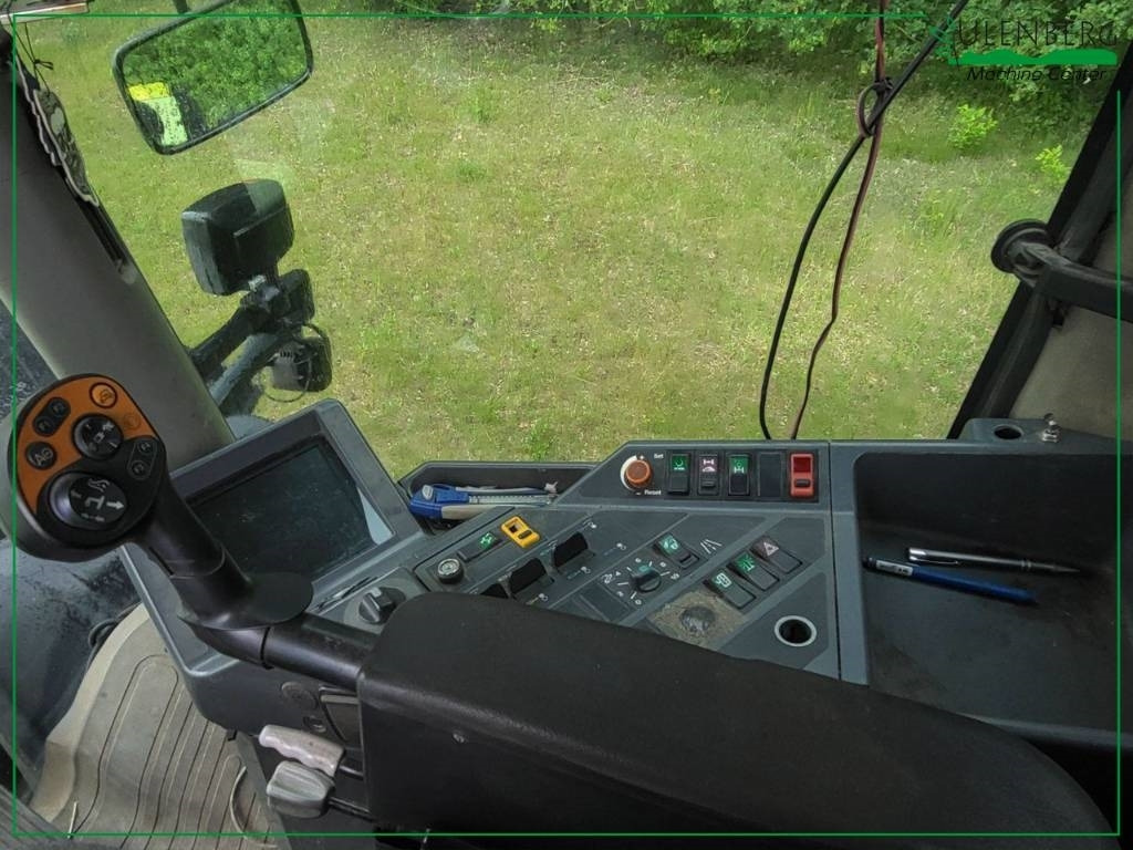 Farm tractor Claas Xerion 3300 Trac