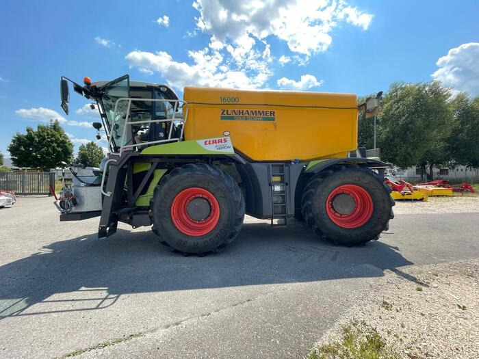 Farm tractor Claas Xerion 4000