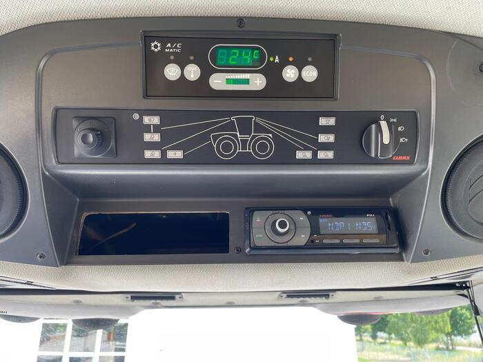 Farm tractor Claas Xerion 4000