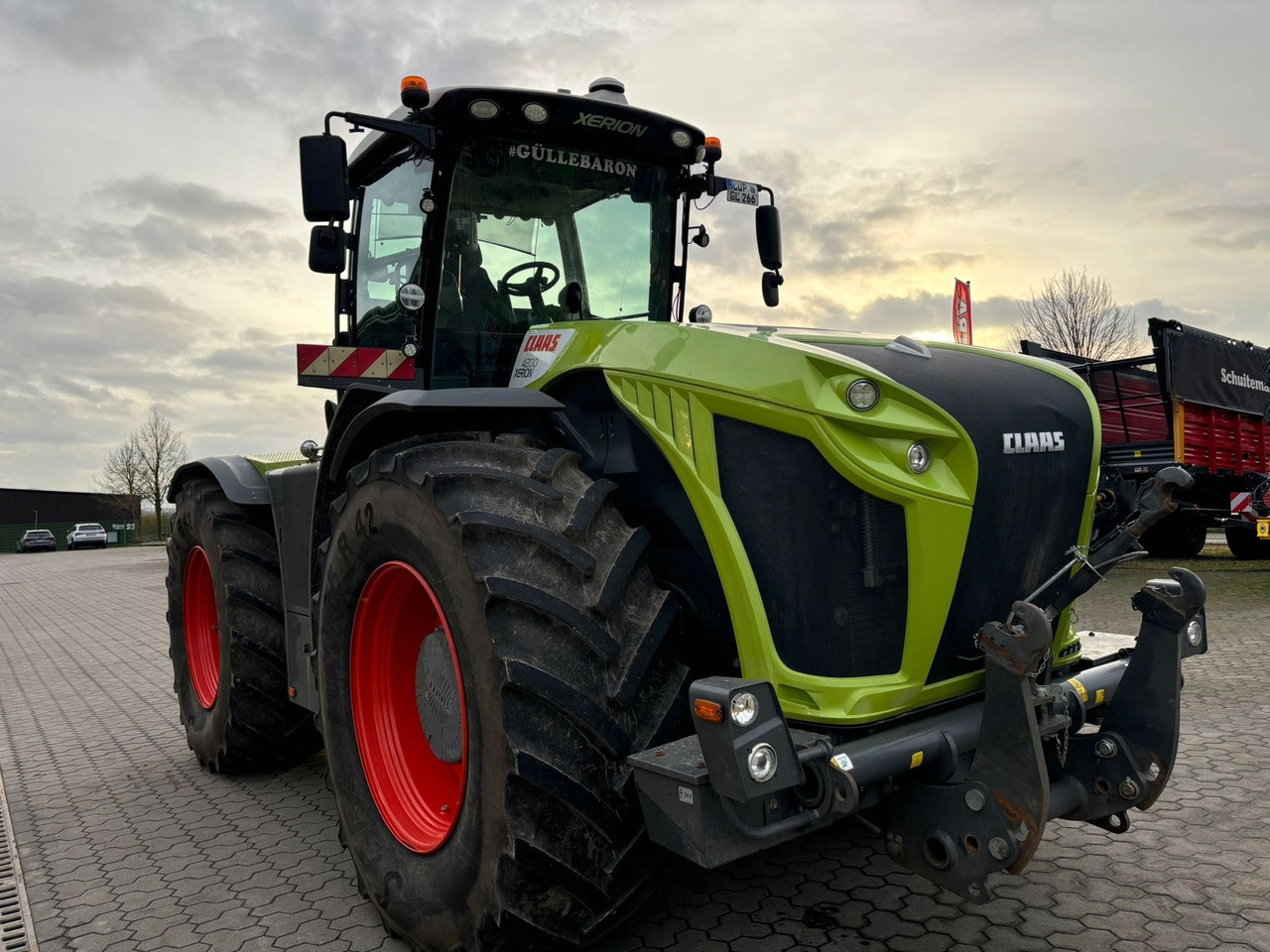 Farm tractor Claas Xerion 4200 Trac