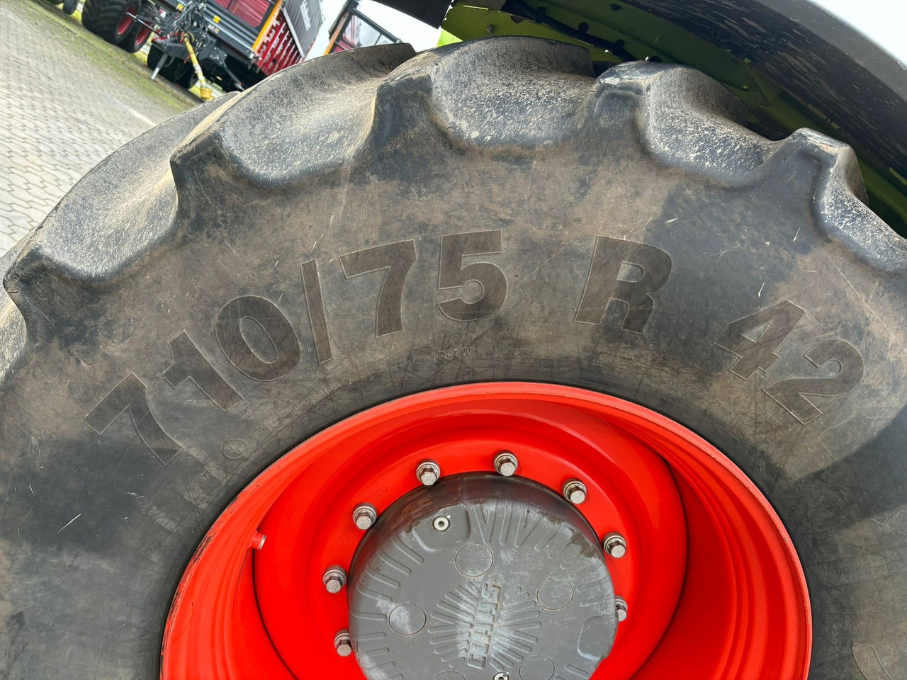 Farm tractor Claas Xerion 4200 Trac