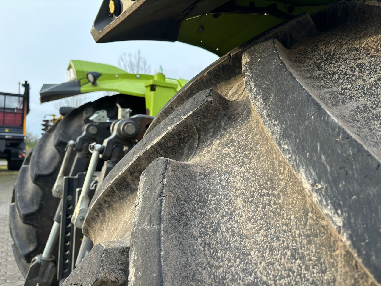 Farm tractor Claas Xerion 4200 Trac