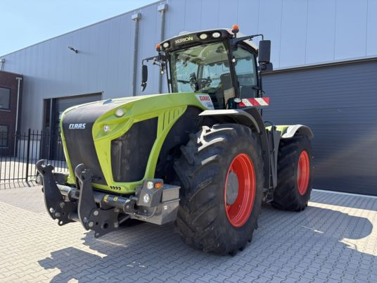 Farm tractor Claas Xerion 4200 Trac VC