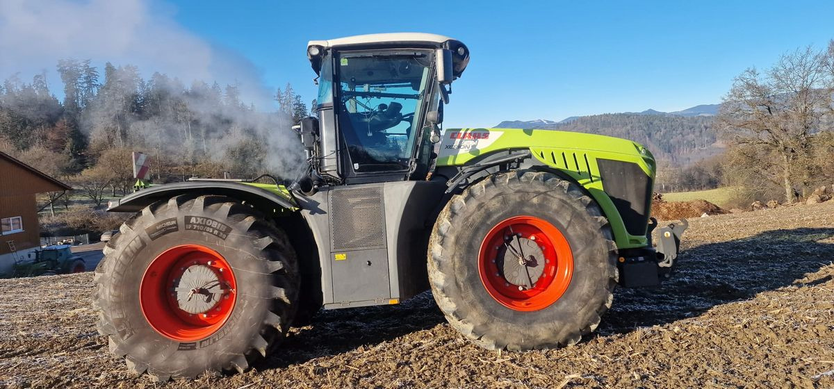 Farm tractor Claas Xerion 4500 Trac VC