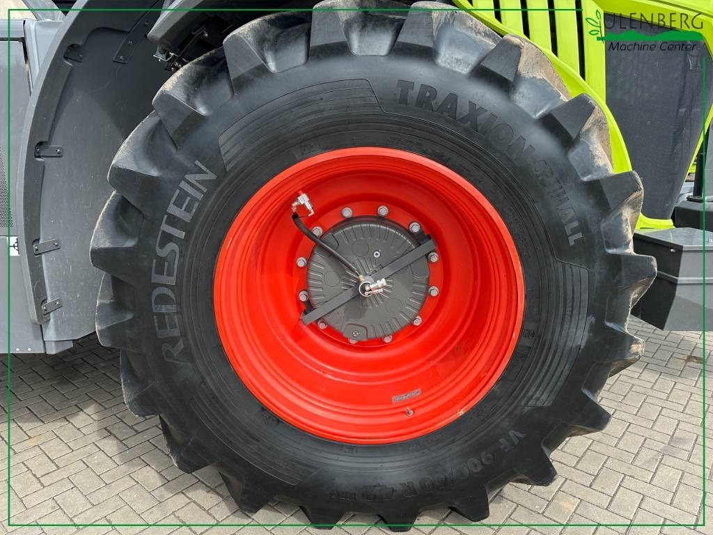Farm tractor Claas Xerion 5000