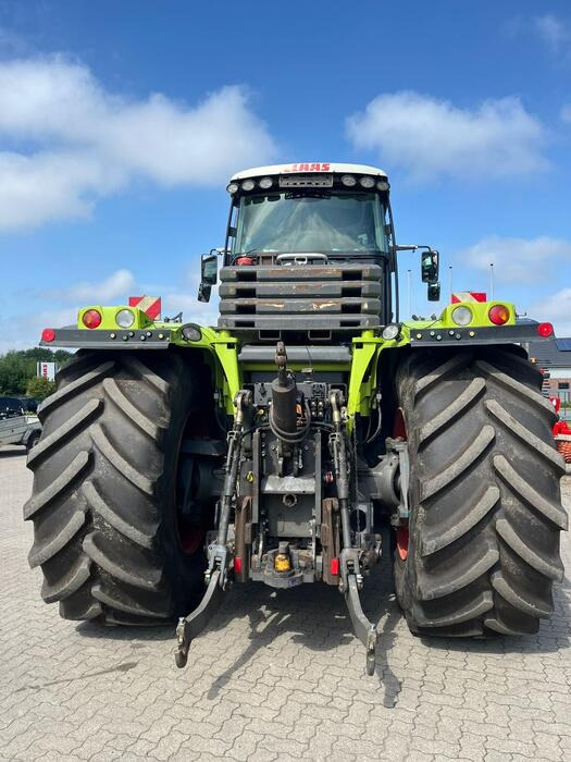Farm tractor Claas Xerion 5000 Trac
