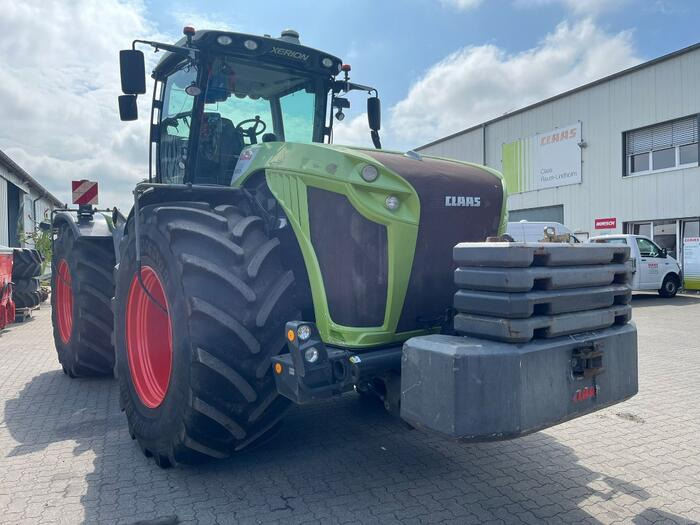 Farm tractor Claas Xerion 5000 Trac