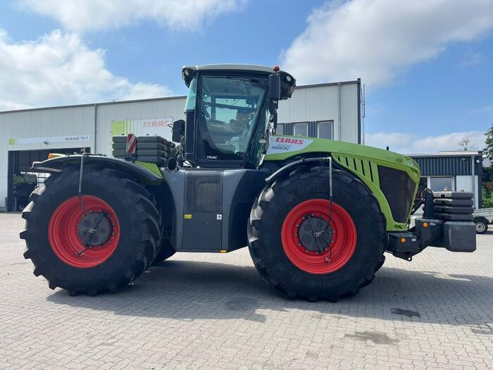 Farm tractor Claas Xerion 5000 Trac