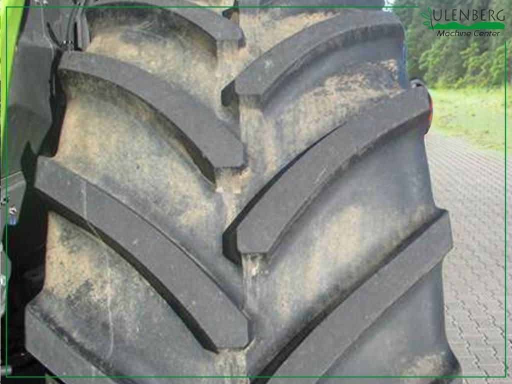 Farm tractor Claas Xerion 5000 Trac