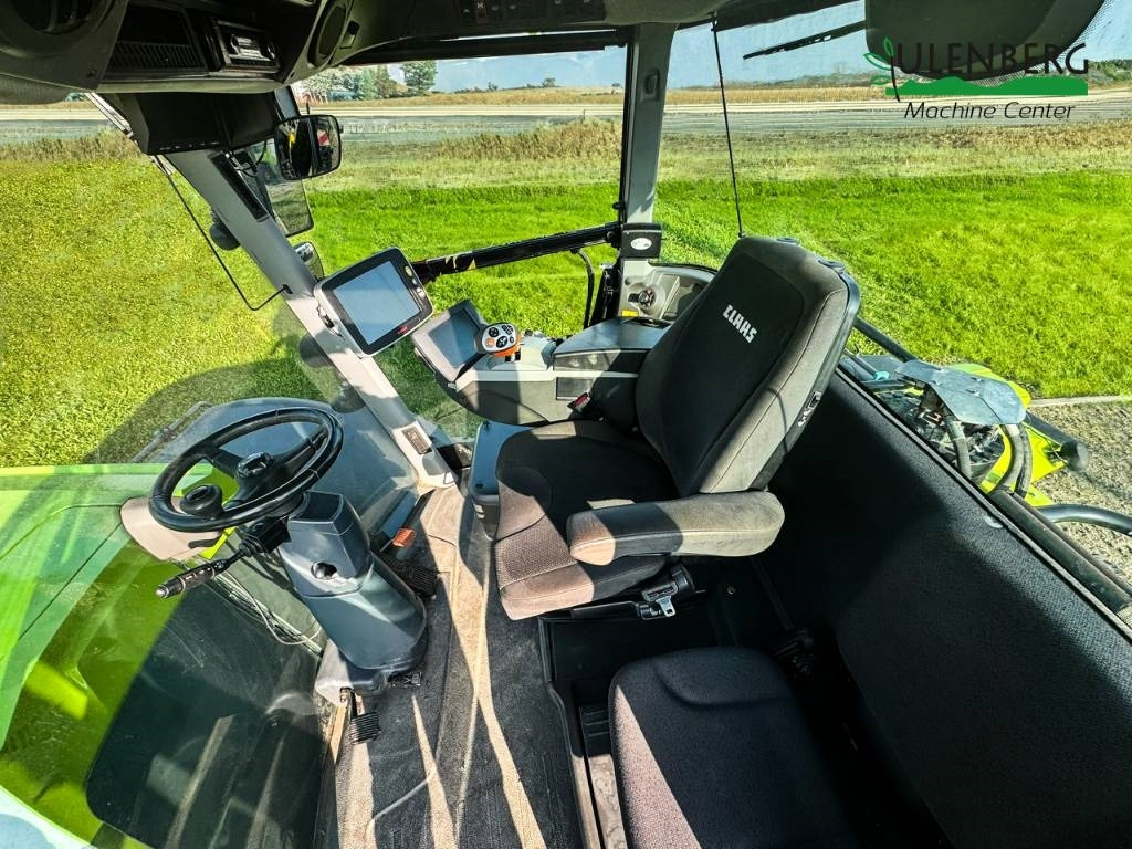 Farm tractor Claas Xerion 5000 Trac VC