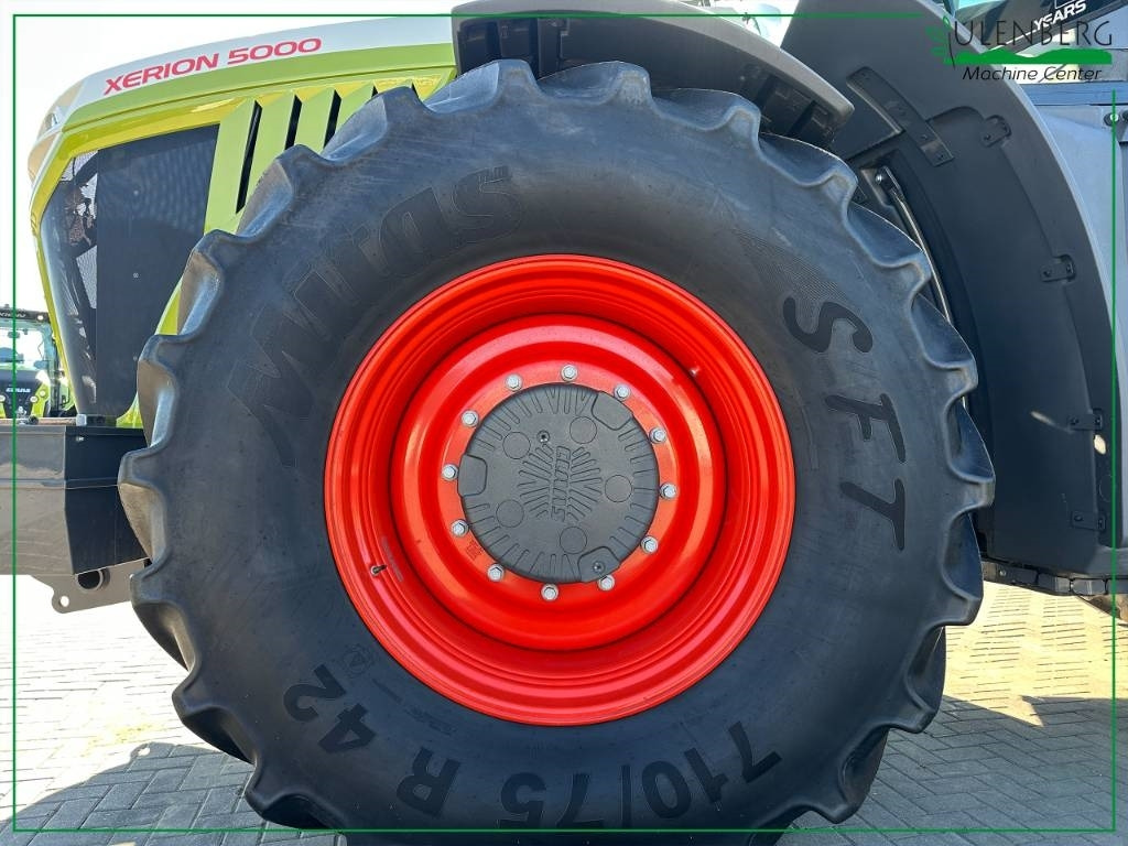 Farm tractor Claas Xerion 5000 VC
