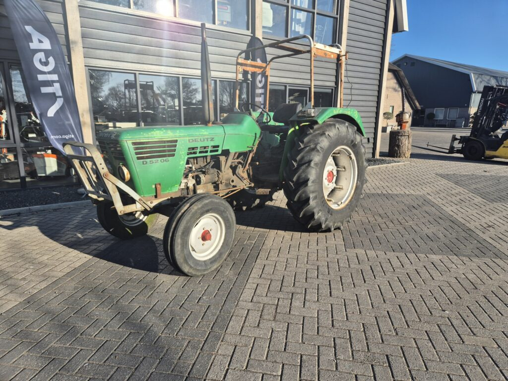 Farm tractor DEUTZ D5206