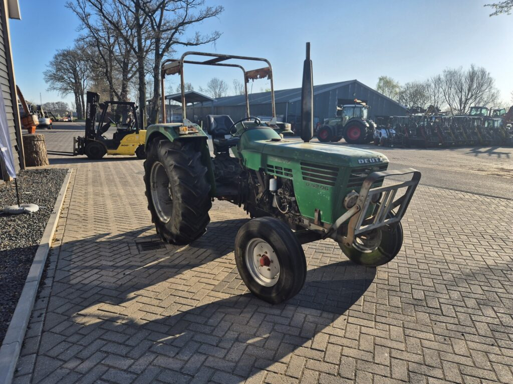 Farm tractor DEUTZ D5206
