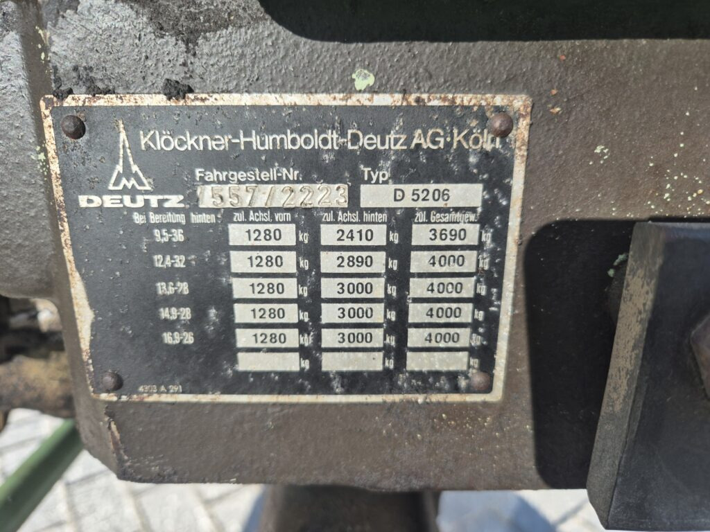 Farm tractor DEUTZ D5206