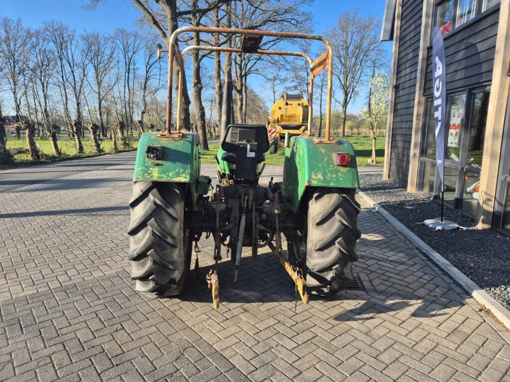 Farm tractor DEUTZ D5206