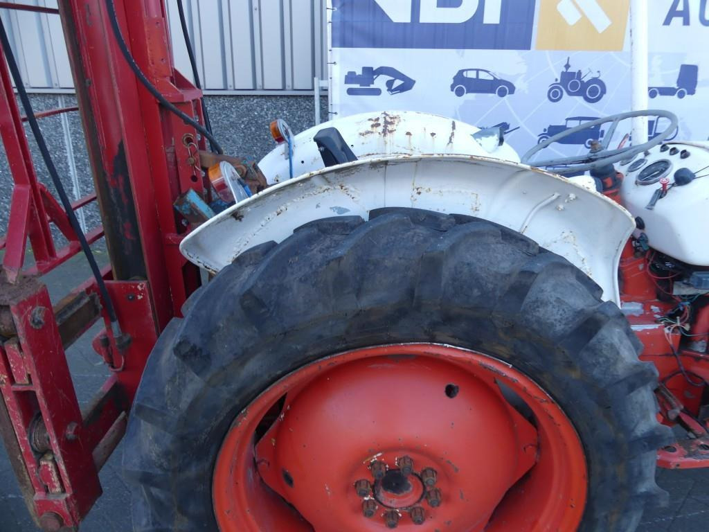 Farm tractor David Brown 885
