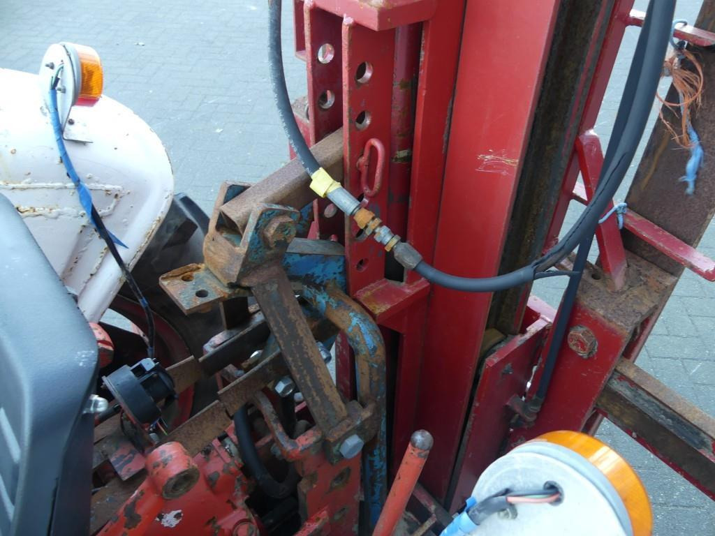 Farm tractor David Brown 885