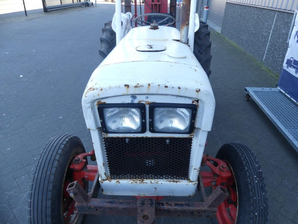 Farm tractor David Brown 885