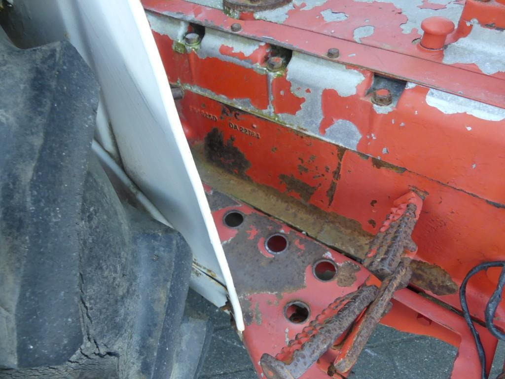 Farm tractor David Brown 885