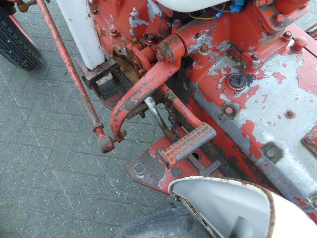Farm tractor David Brown 885