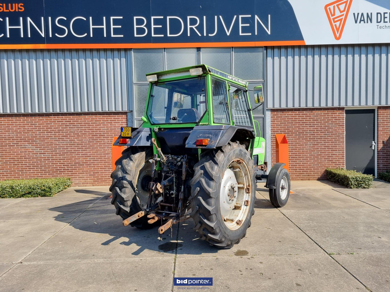 Farm tractor Deutz-Fahr 7207C