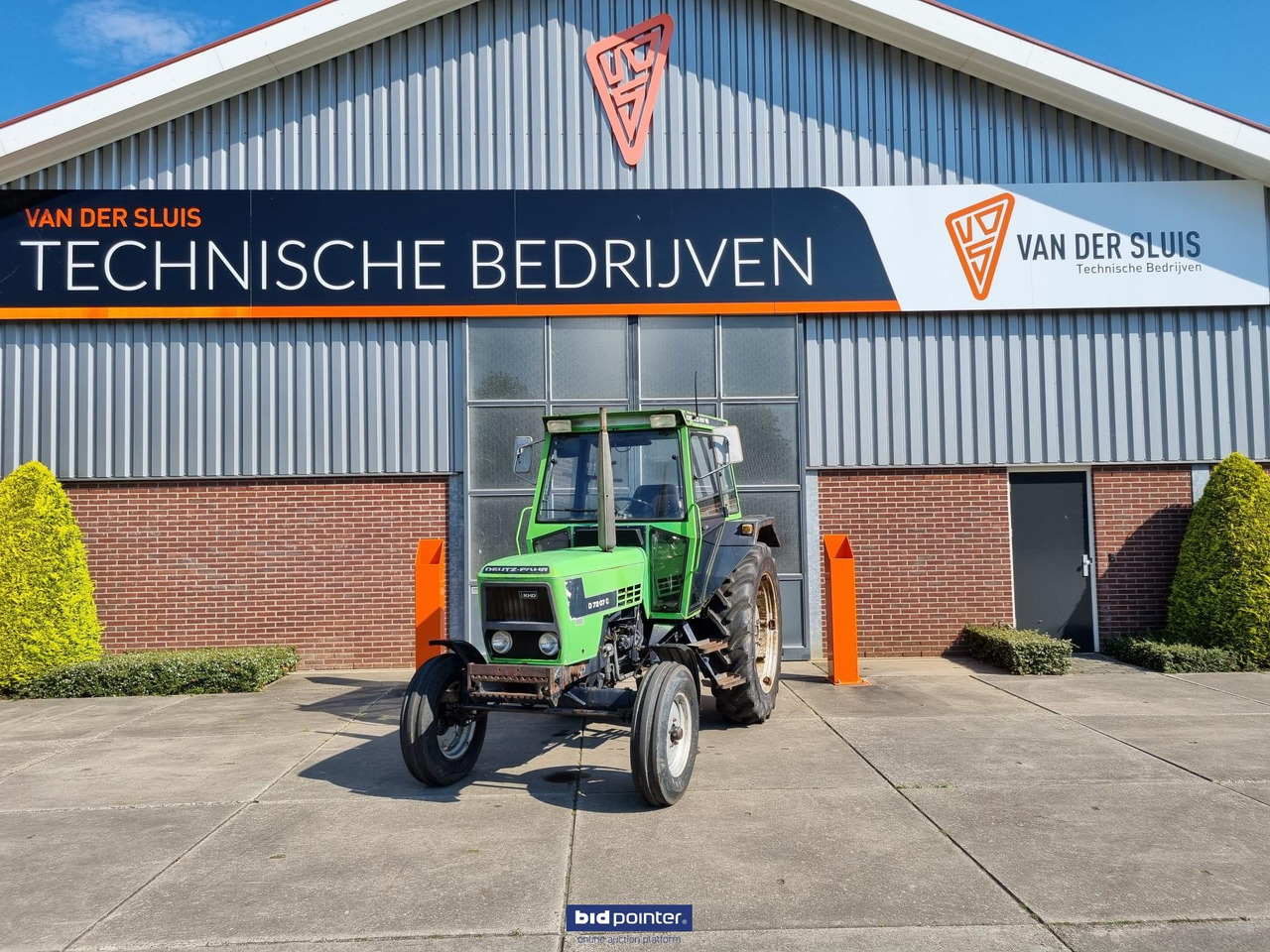Farm tractor Deutz-Fahr 7207C