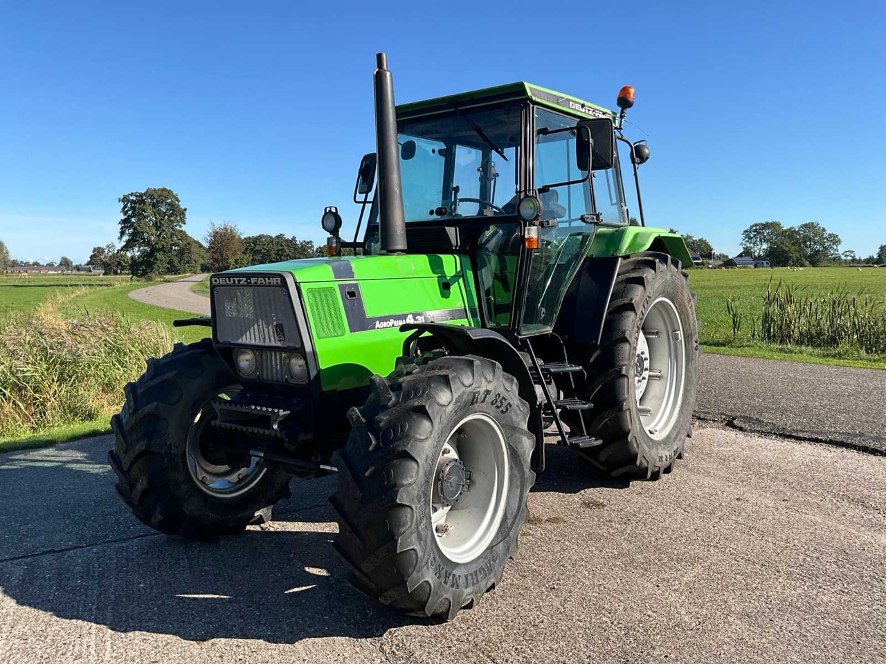 Farm tractor Deutz-Fahrenheit AgroPrima 4.31
