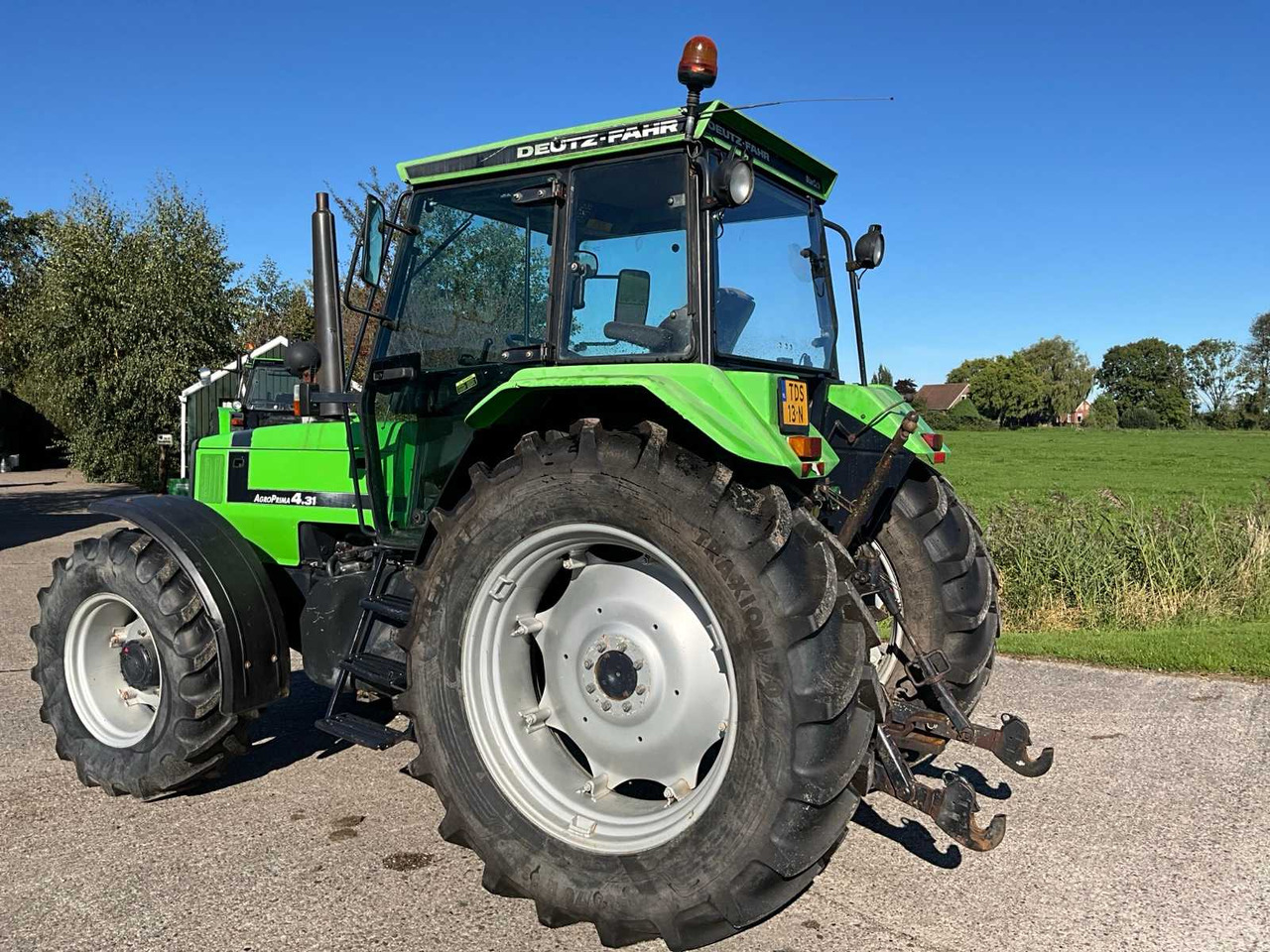 Farm tractor Deutz-Fahrenheit AgroPrima 4.31