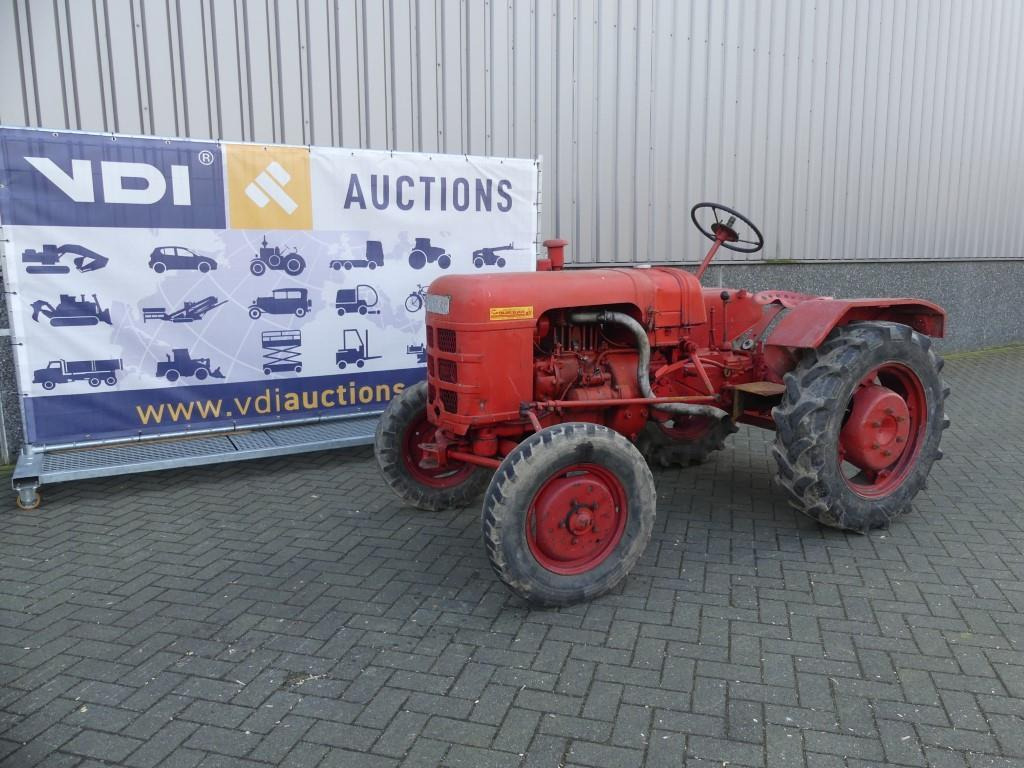 Farm tractor Fahr D130