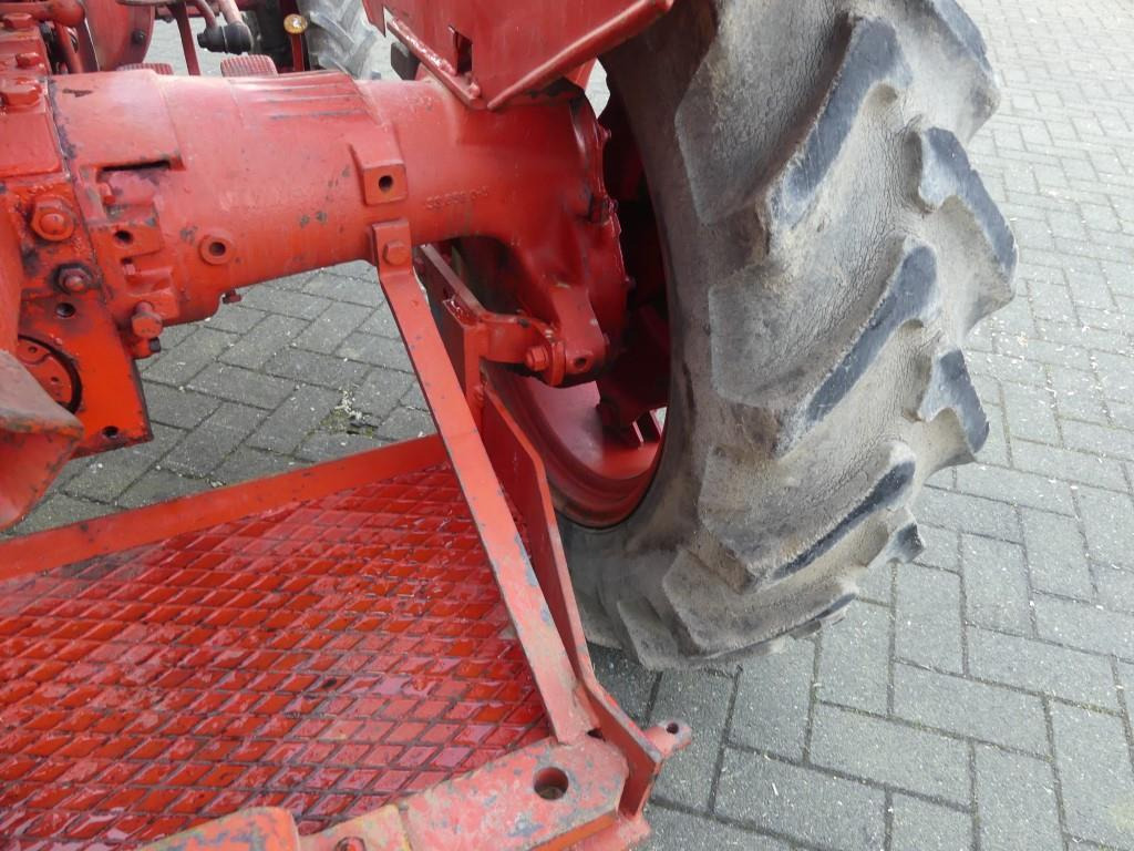 Farm tractor Fahr D130